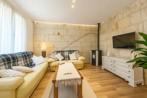 Santa Margalida, elegant townhouse with patio, pool and historic charm in Santa Margalida — photo 4