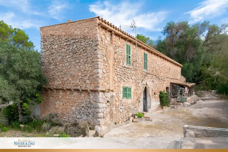 Discover the potential of this authentic Mallorcan finca in an exclusive location near Artà! — photo 1