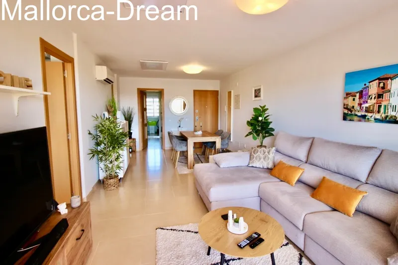 Calas de Mallorca: A high-quality, modernised flat with a stunning view of the palm-lined pool, sunshine until the evening and a private parking space — photo 8