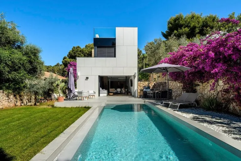 Villa in Portals Nous - Landscaped Garden with Pool — photo 1