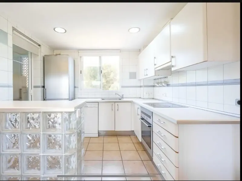 Apartment for sale with two bedrooms, one full bathroom, living room, dining room, kitchen, huge possibility to make another bedroom. Balcony of 16 m — photo 6