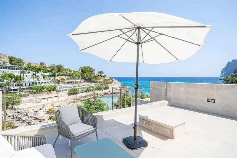 First floor facing the sea with 76m2 rooftop terrace in Cala San Vicente and possibility to acquire underground parking space. — photo 1