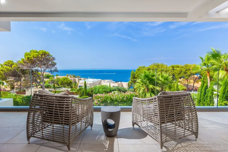 Design villa with sea views and exclusive amenities — photo 4