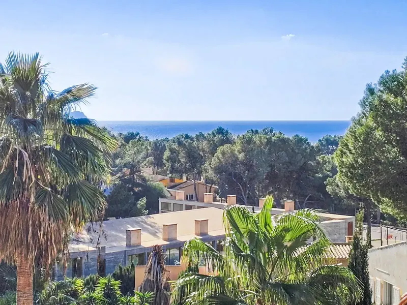 At first glance, this exceptional property captivates with its unique atmosphere. Its privileged location near the sea, its sunny terraces and — photo 2