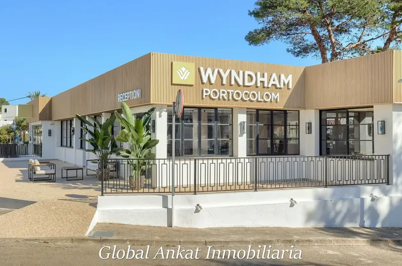 Discover Wyndham Portocolom, an exclusive collection of 115 newly renovated studio, 1 and 2 bedroom apartments, located just — photo 1