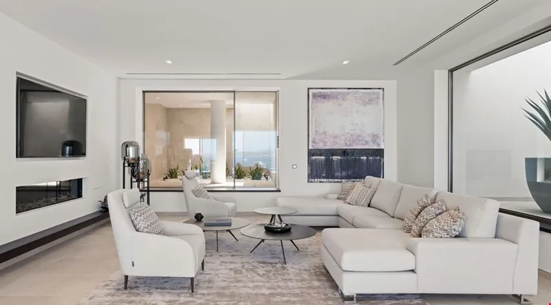 Exceptional frontline coastal residence with five suites in Cala Vinyes — photo 7