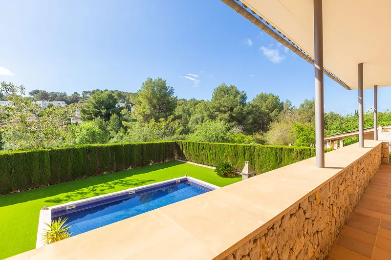 Mediterranean villa with great potential in a quiet location — photo 8