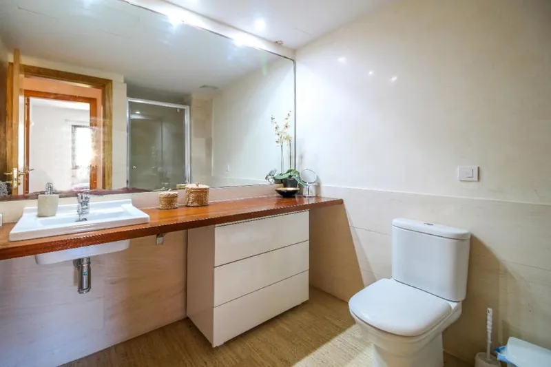 Sold by our company Great size 4 bedroom apartment with lift and swimming pool on the main square of Puerto Pollensa — photo 3