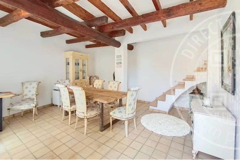 2508252 – Traditional Charm Meets Contemporary Elegance — photo 3