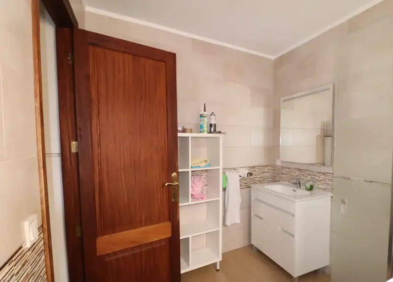 Magnificent apartment, completely renovated, corner unit, has 5 balconies, very central, near avenues, 6 bedrooms, furnished kitchen — photo 7