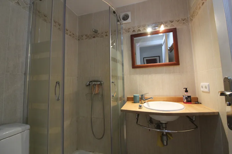 Spacious and bright three-bedroom apartment with parking close to Santa Catalina - temporary contract from beginning of November — photo 12
