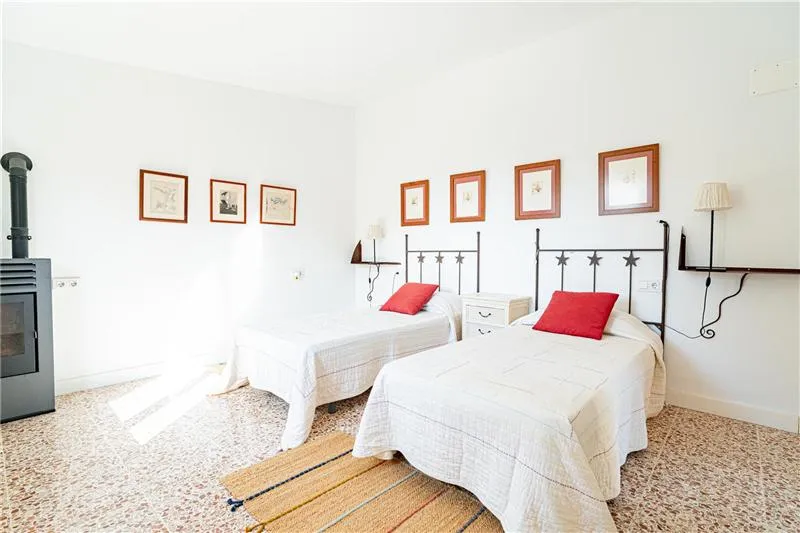 Rustic finca in a protected natural environment on an approximate plot of 124,000m². — photo 11