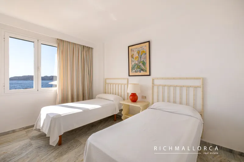 Frontline Seafront Apartment with Private Garden in Ambassador Park — photo 10