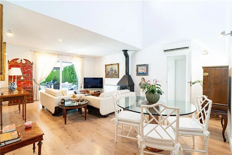Exclusive semi-detached villa with a pool and garden on a lot of approximately 2,000 m² — photo 5