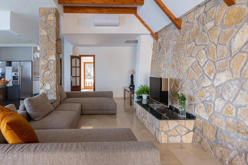 Exceptional villa on the first sea line in a prime location in Santa Ponsa — photo 7