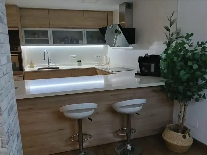 Magnífico Adosado de 4 plantas con gimnasio, piscina y acabados de lujo — photo 10