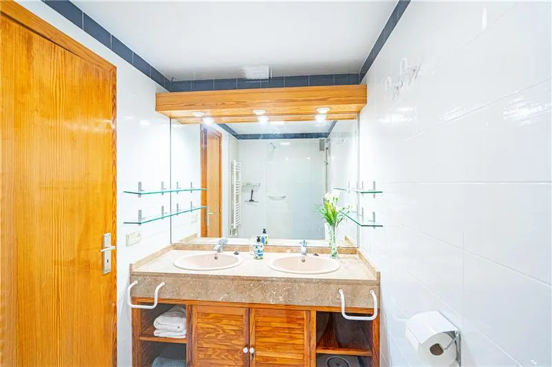Apartment in a residential complex with communal swimming pool — photo 11