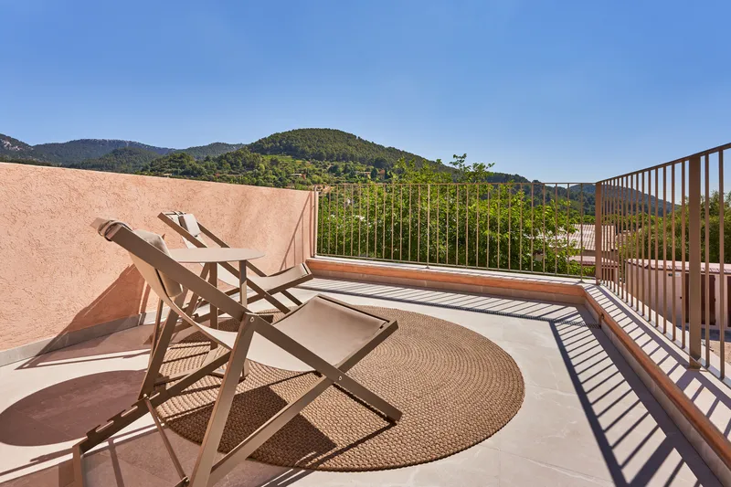 Modern townhouse with 3 bedrooms, garden, rooftop terrace, parking space and communal pool — photo 10