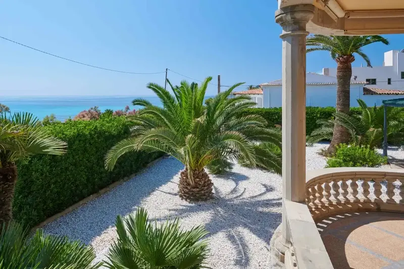Exclusive first-line sea view villa for rent near Son Moll beach in Cala Ratjada, recently renovated — photo 7