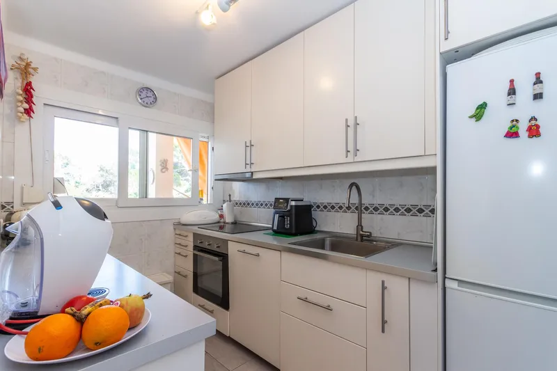 Seafront flat for sale with sea views and communal pool in Cala Blava — photo 9