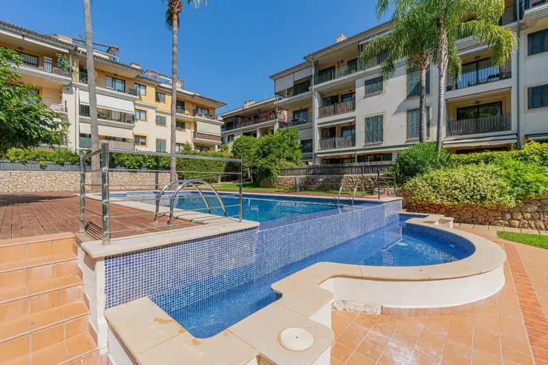 Discover this elegant ground floor with south-facing garden, with views of Bellver forest and located in one of the best areas of Sa T — photo 6