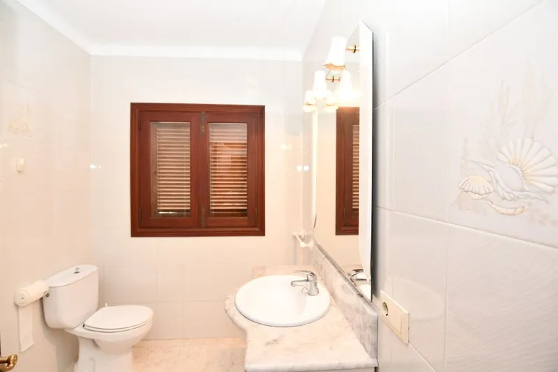 Villa with a lot of potential in a very good location in Cala Llombards — photo 11
