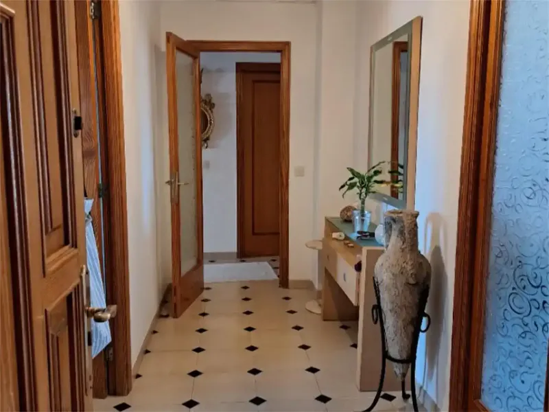 Piso de unos 110m2 construidos en Santa Margarita (pueblo cerca de can Picafort), consta de salón comedor con chimenea y balcón exterior, co — photo 2