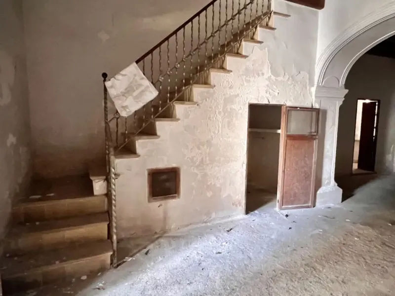 Large village house in Muro, with a large garden, the house needs renovation, 2-storey house, central. With approximately 270 m² built — photo 1