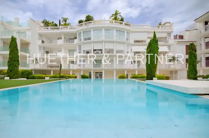 This modern and bright penthouse is located in one of the most coveted and exclusive residential complexes in Porto Cristo. Even the facade — photo 3