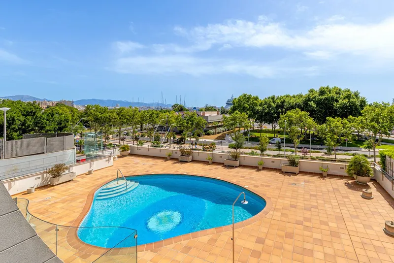 Apartment in Palma - Communal pool with harbor view — photo 1