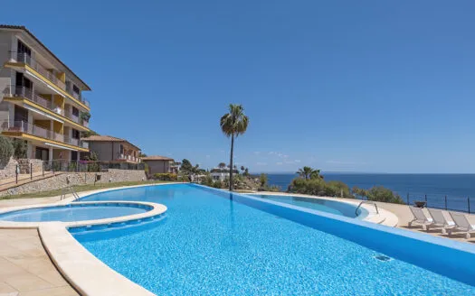 Superb and luxurious, south facing apartment in a first line waterfront community affording panoramic sea and coastal views in Sol de Mallorca – For Sale — photo 2
