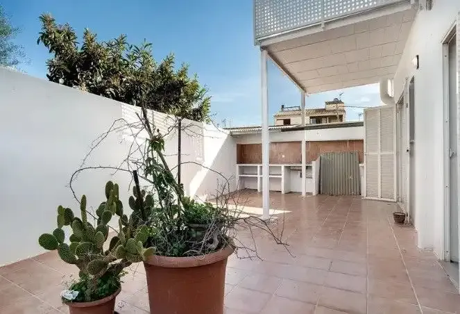 Spacious ground floor of 130 m² built located in a quiet estate in charming Portocolom, one of the most emblematic and — photo 3