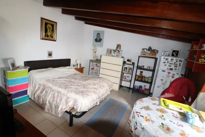 Grandiose penthouse with open ceiling, corner unit, lots of light in excellent quiet residential area and in good condition, this property is — photo 11
