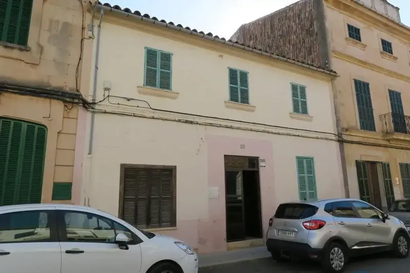 House in the town centre, with all kinds of services, with many possibilities. — photo 2