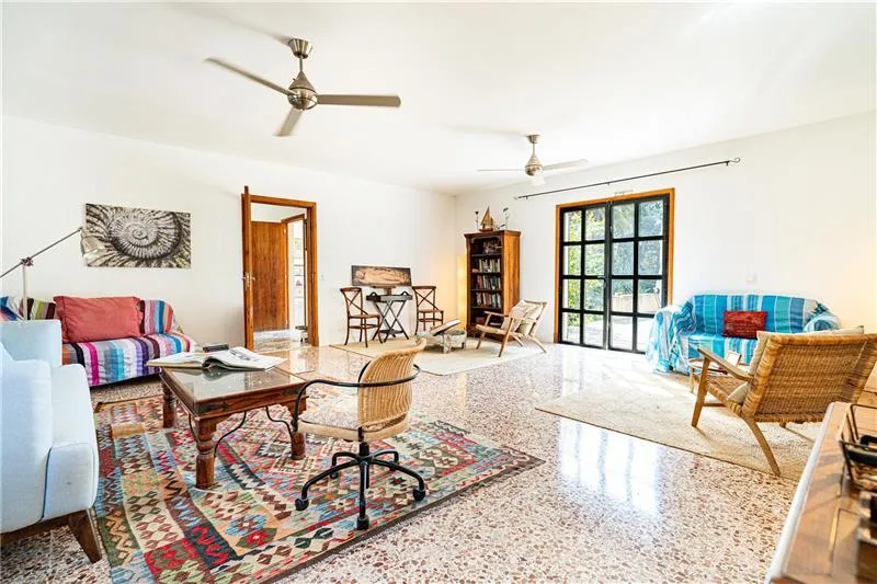 Rustic finca in a protected natural environment on an approximate plot of 124,000m². — photo 8