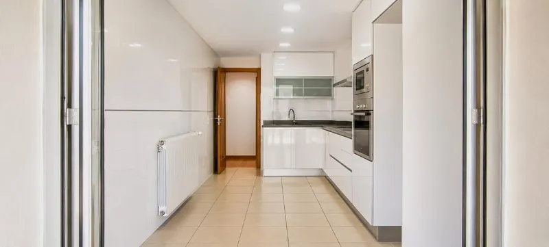 Exclusive apartment with terrace in a high-end residential complex in Sa Teulera — photo 12