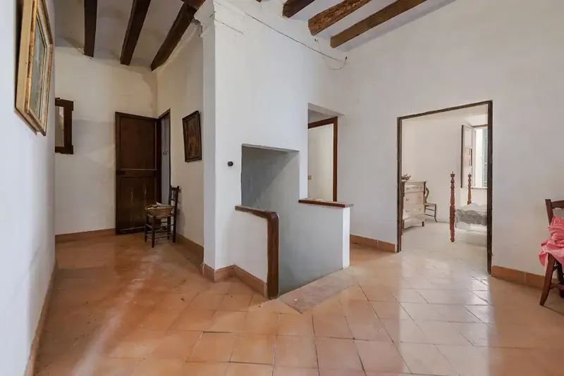 Undoubtedly one of the largest houses in Pollensa, this beautiful 19th-century Mallorcan house is located on one of the most central streets — photo 10