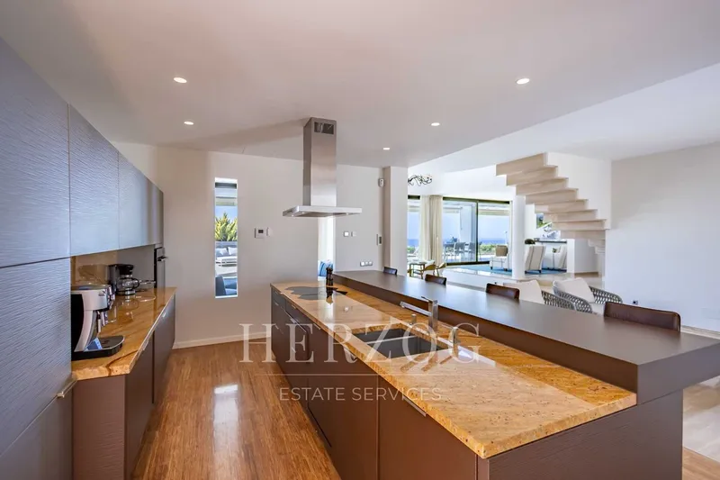 Modern villa in top location right by the sea — photo 12