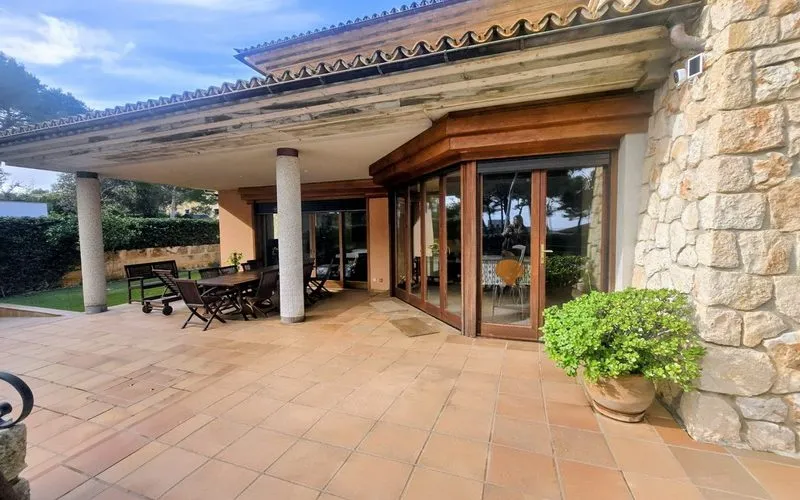 Villa, 1,600 m² plot, 800 m² living space — photo 7
