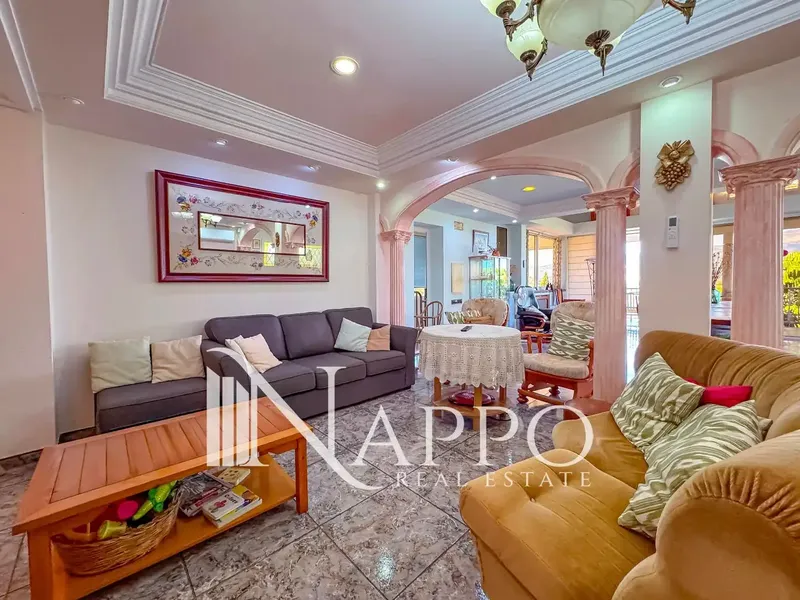 Nappo Real Estate is pleased to present this magnificent estate with an independent villa located in a natural setting just ten minutes — photo 8
