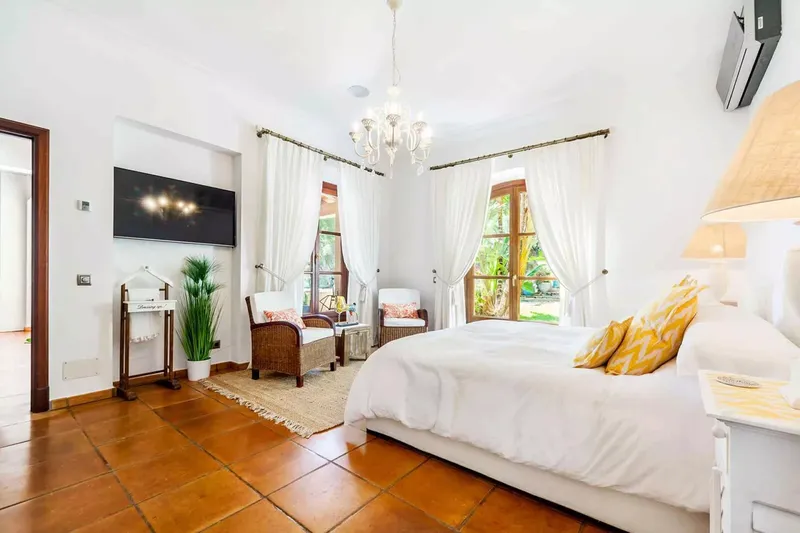 Luxurious Mallorcan country house on a large, flat plot with great views — photo 12