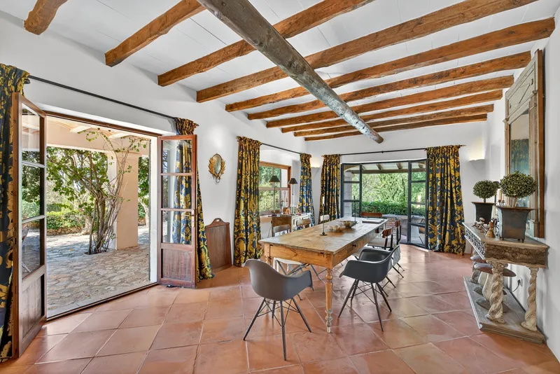 Authentic finca near Santanyí with guest house, winter garden and open views — photo 10