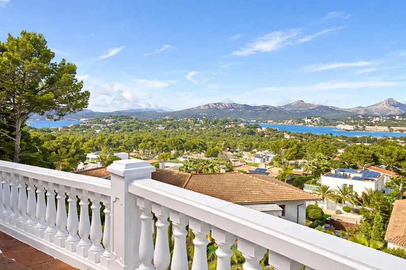 Villa with panoramic sea views and renovation potential in the sought-after area of Santa Ponsa — photo 6