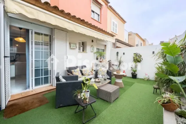Townhouse on Carrer de Can Caragol Nou — photo 1