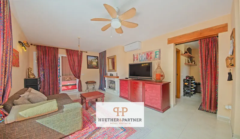 Casa unifamiliar en Cales de Mallorca con piscina, 2 dormitorios y 2 baños: una vivienda con mucho encanto que ofrece gran privacidad, ampli — photo 2