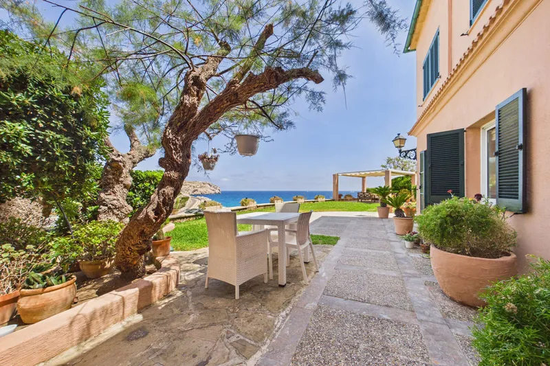 Traditional manor house with large plot on the first sea line with exceptional value potential - Ref. 9898 — photo 10
