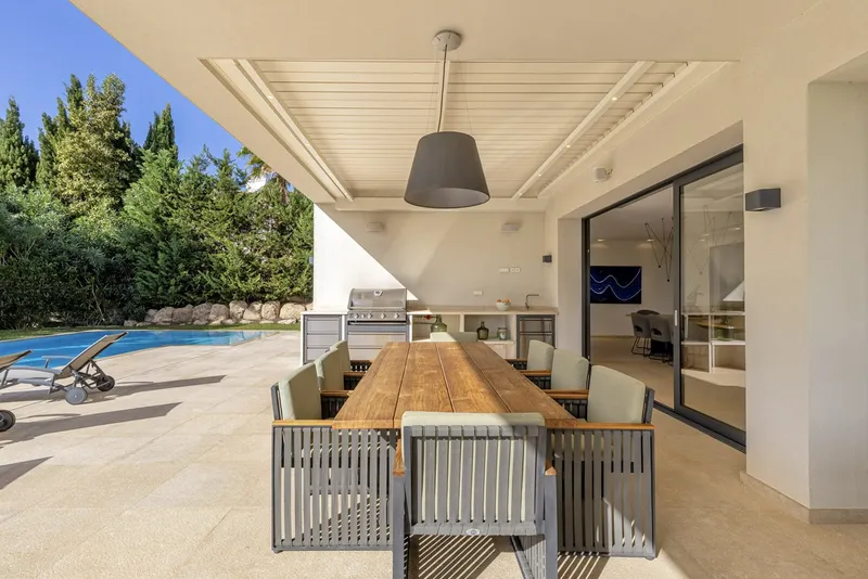 Exclusive luxury villa in modern architectural style in Santa Ponsa — photo 4