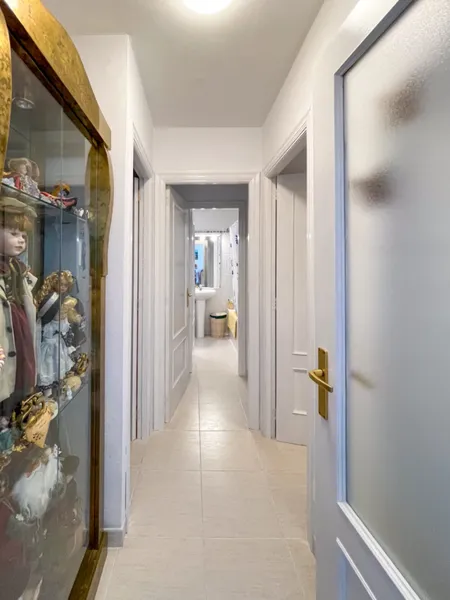 Sunny 2-bedroom apartment with private parking — photo 10