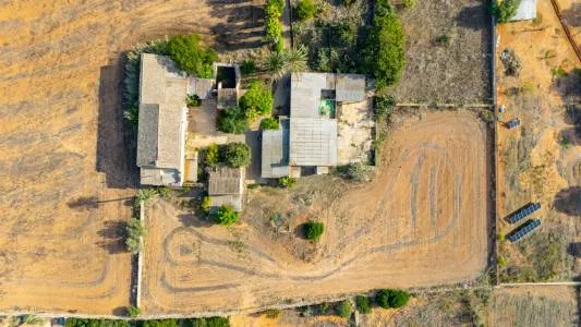 Rustic property - Campos, built surface 1300m2, plot surface 32702m2, 4 bedrooms, 2 bathrooms. — photo 1
