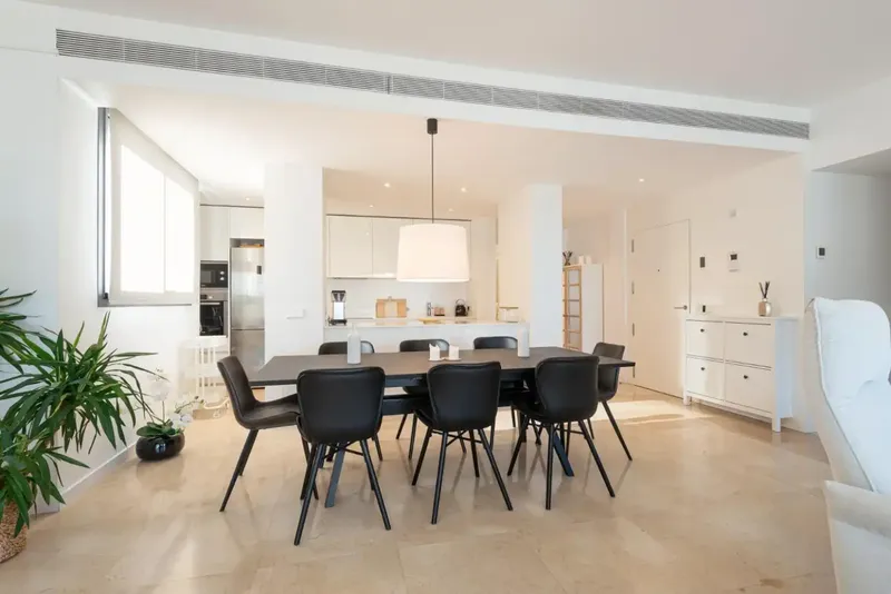 Nicolas Real Estate, su especialista en fincas y villas en Mallorca y Pisos exepcionales ! En el precioso Puerto de Alcudia le ofrecemos est — photo 10